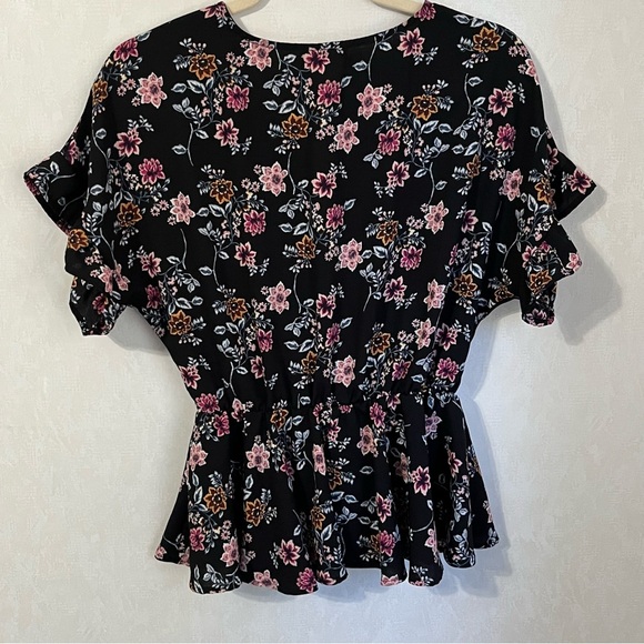 Francesca's Collections Mi Ami Black Puff Sleeve Blouse with Tie Front Blouse - Picture 2 of 5